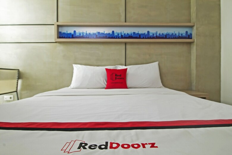 Hotel Reddoorz Plus @ Setiabudi Eight