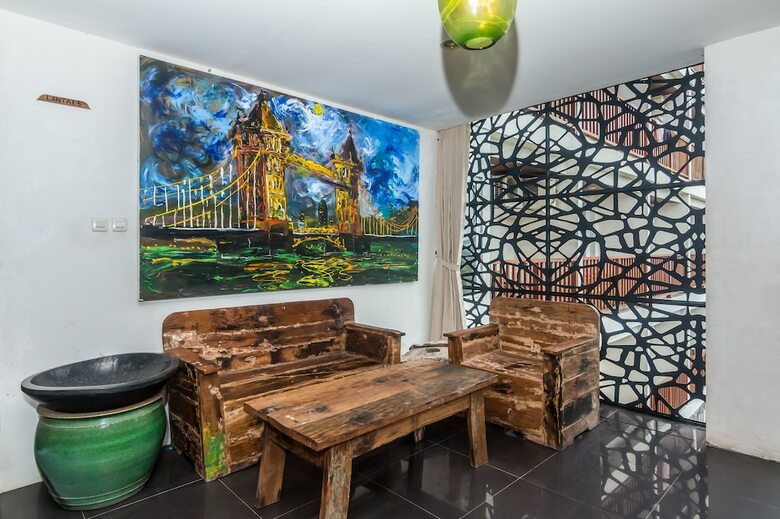 Hotel Zen Rooms Raya Kuta Joger