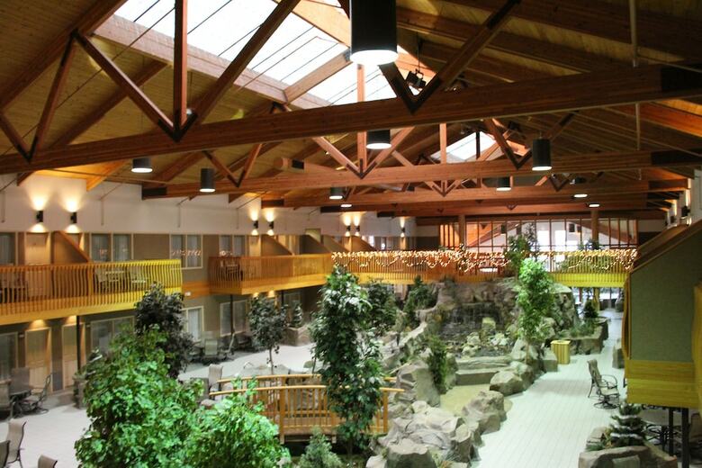 C'mon Inn Hotel & Suites