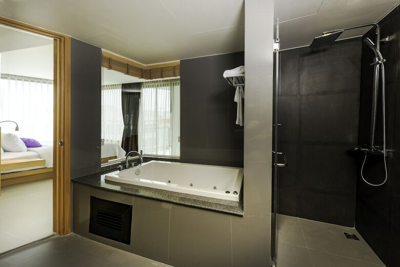 Hotel The Lunar Patong