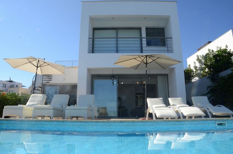 Linda Braker Esprit Villas