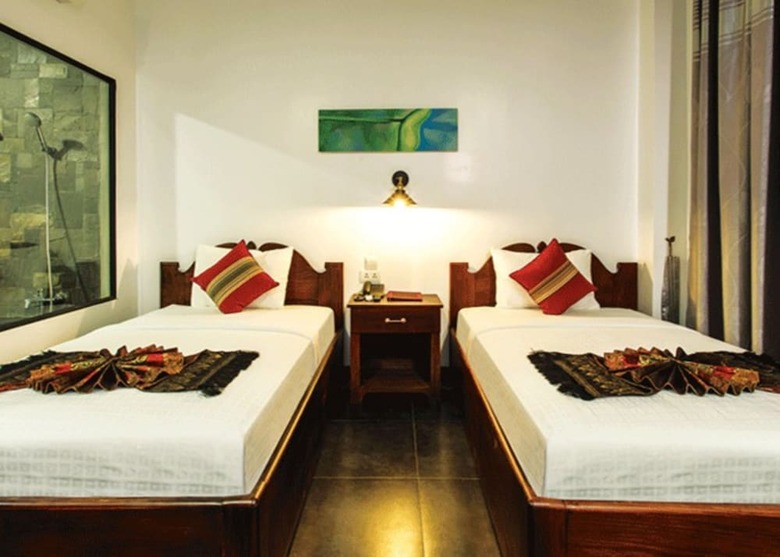 Yeak Loam Hotel