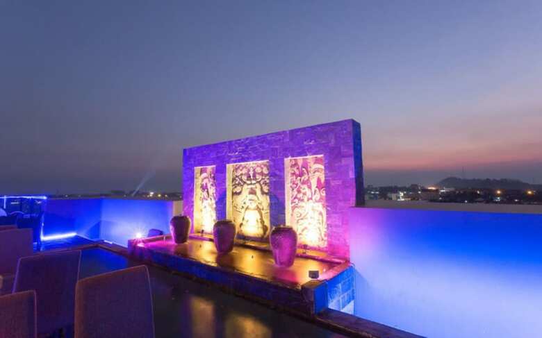Yeak Loam Hotel