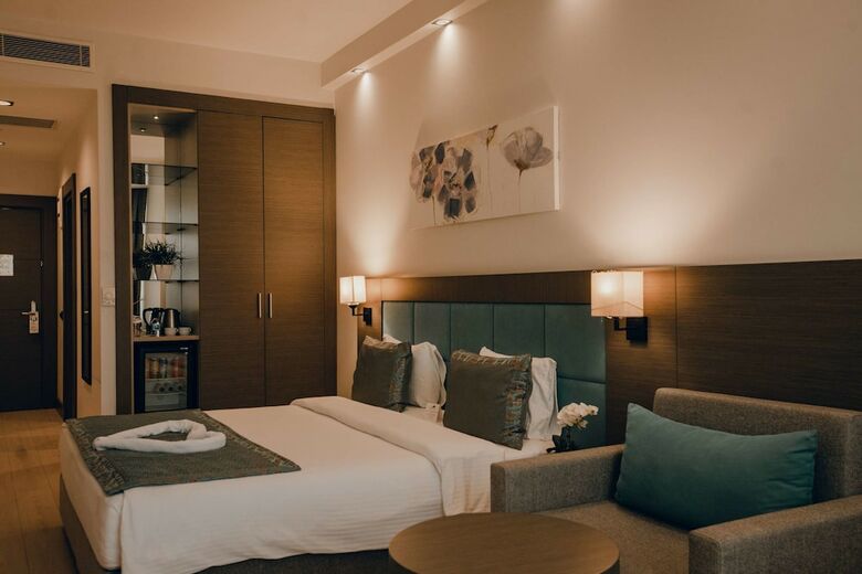 Hilly Hotel - Boutique Class