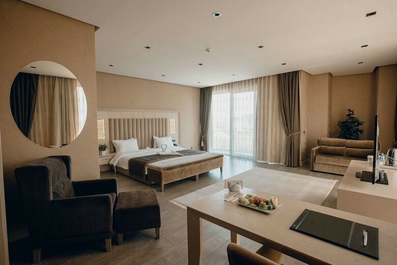 Hilly Hotel - Boutique Class