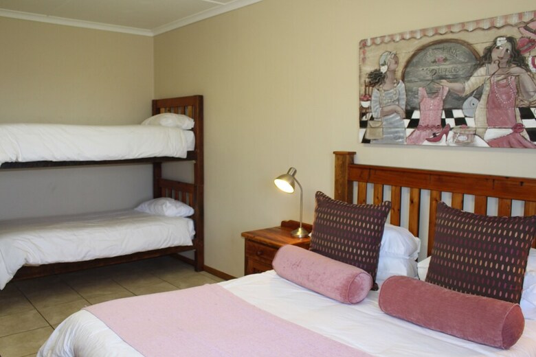 Hotel Travalia Guest Farm