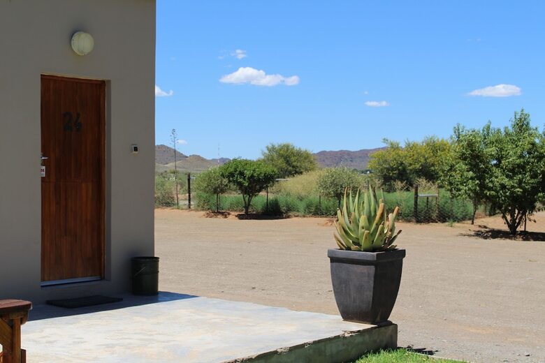 Hotel Travalia Guest Farm