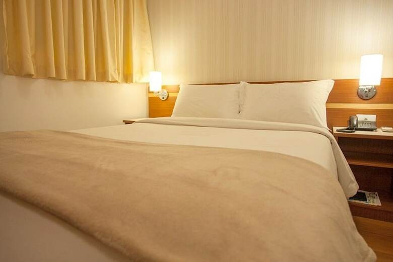 Summit Hotel Aruj�