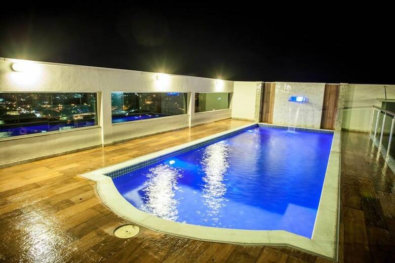 Summit Hotel Aruj�