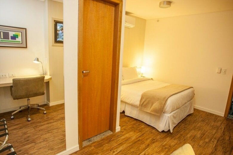Summit Hotel Aruj�