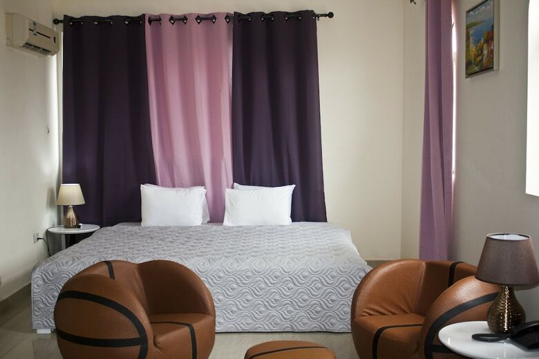 Hostal At Home Boutique Hostel And Suite
