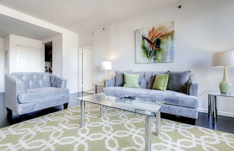 Aparthotel Global Luxury Suites At Tiverton Ave