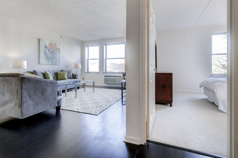 Aparthotel Global Luxury Suites At Tiverton Ave