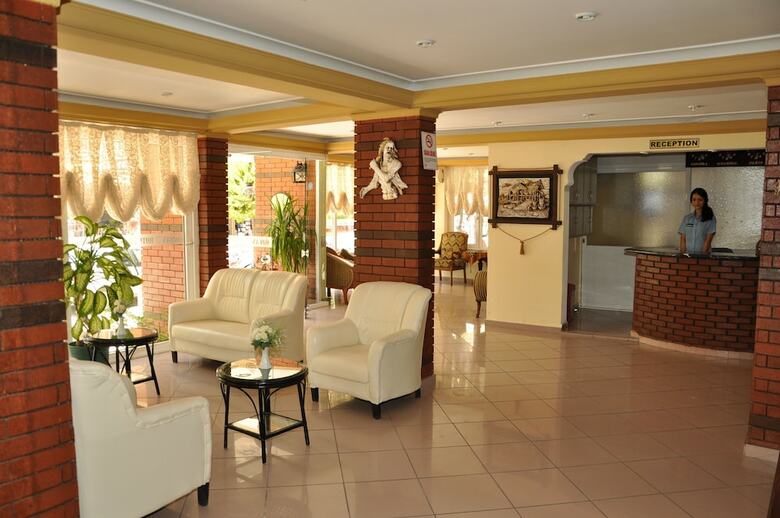 �zcan Hotel