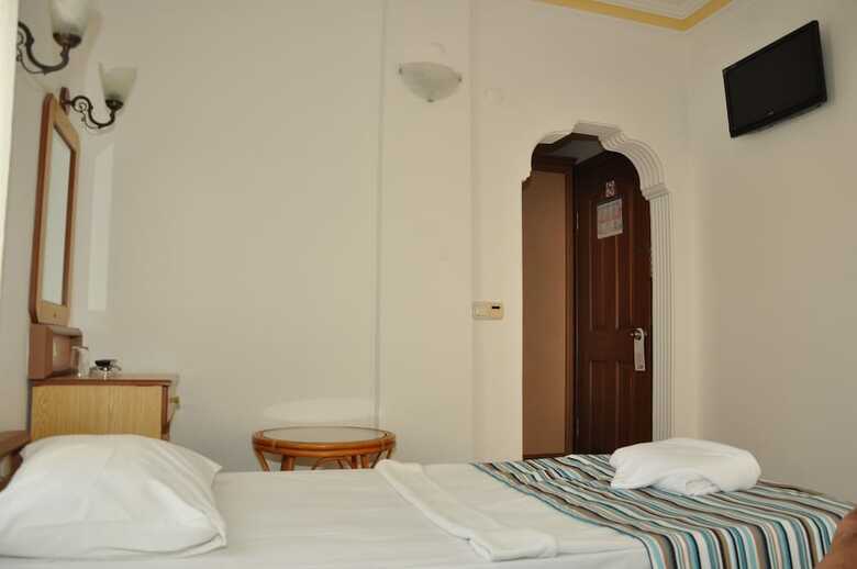 �zcan Hotel