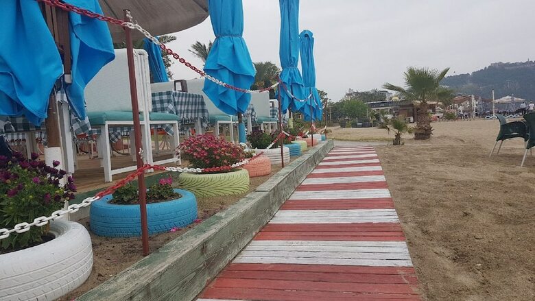 �zcan Hotel