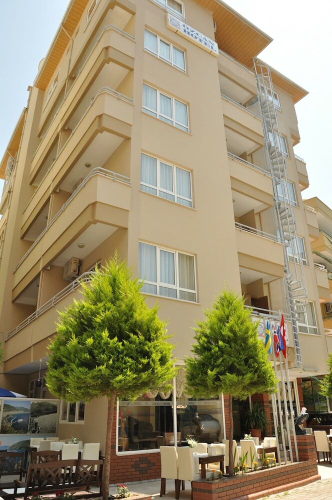 �zcan Hotel