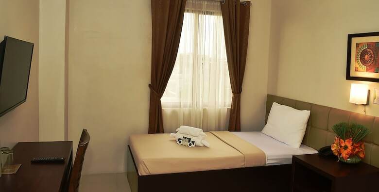 Columbus Plaza Hotel