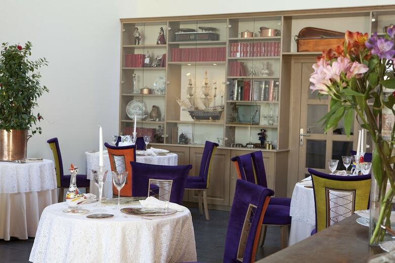 Hotel � En Couleur