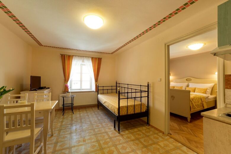 Pension Apartments  Kajovska 63
