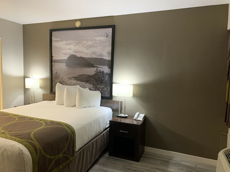 Posada Super 8 By Wyndham Courtenay