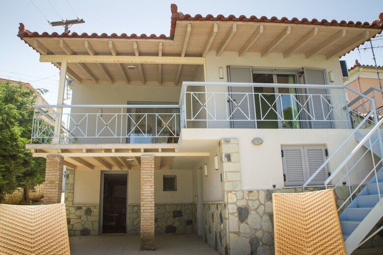 Villa Corinthian Residence