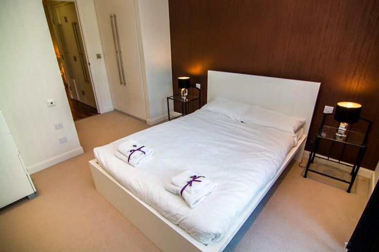 Canary Wharf - Corporate River View Apartments