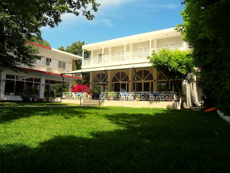 Avra Beach Hotel