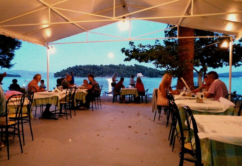 Avra Beach Hotel