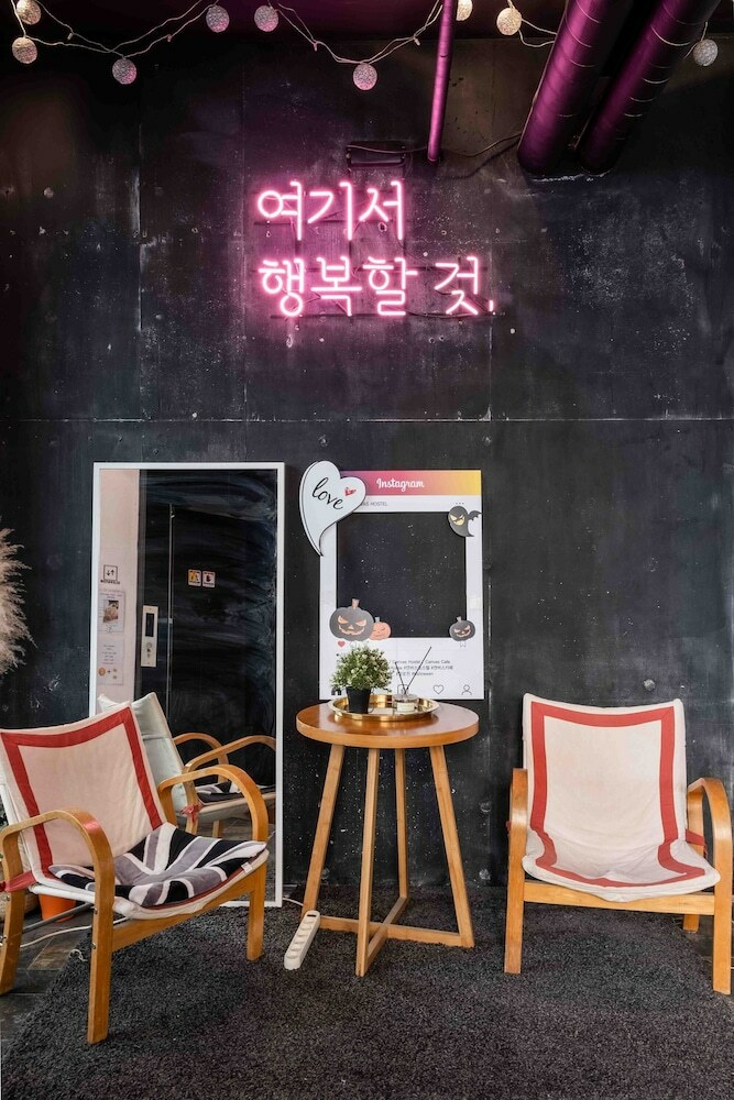 Hotel Canvas Hostel