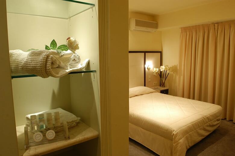 Piraeus City Hotel