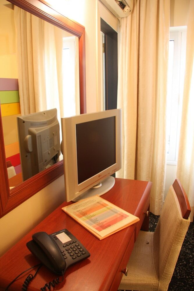 Piraeus City Hotel