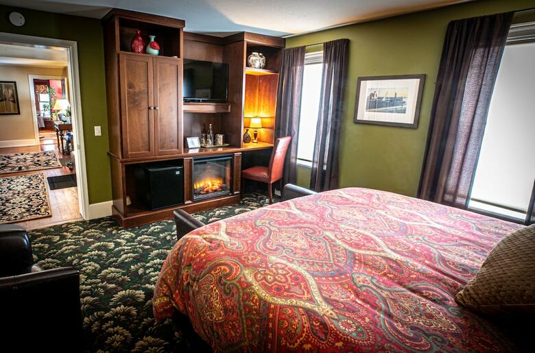 Bed & Breakfast Twin Oaks Inn