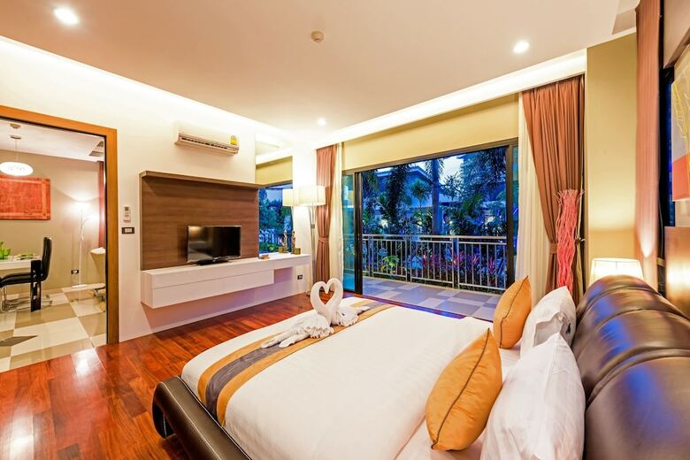 Hotel Chalong Miracle Lakeview Resort & Spa