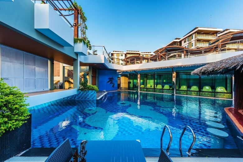 Hotel Chalong Miracle Lakeview Resort & Spa