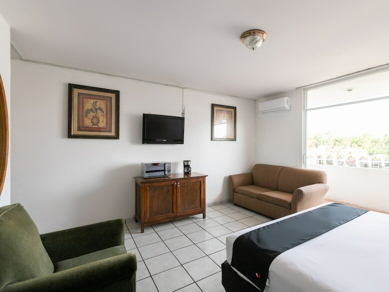 Hotel Capital O Zona Dorada Inn