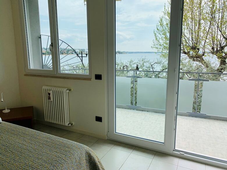 Front Lake Apartments Bardolino