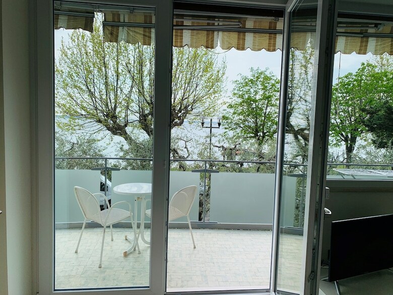 Front Lake Apartments Bardolino