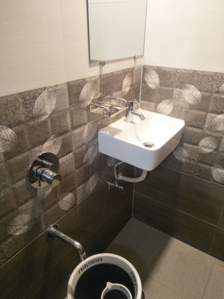 Hotel Avenue Residency