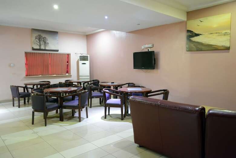 Golphins Suites And Hotels