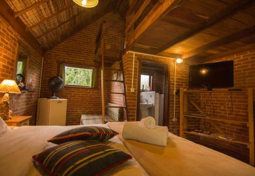 Hostal Canto Da Lua Chal�s E Api�rio