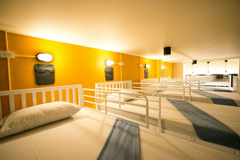 Hostal Backpack House Hostel