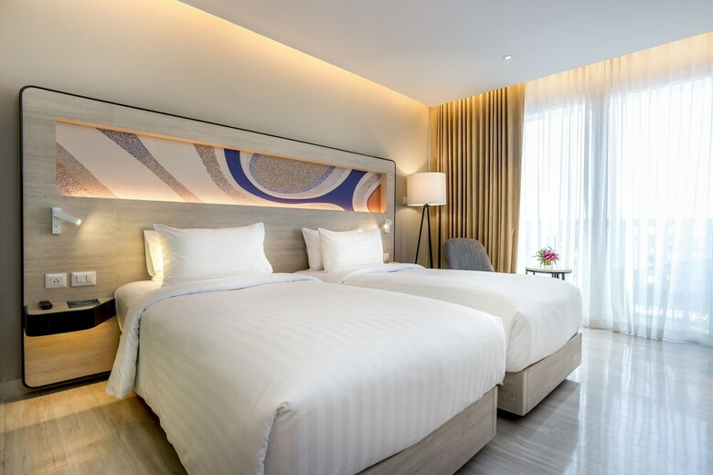 Novotel Phuket City Phokeethra Hotel