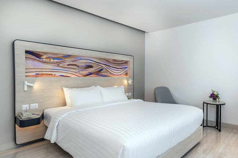 Novotel Phuket City Phokeethra Hotel