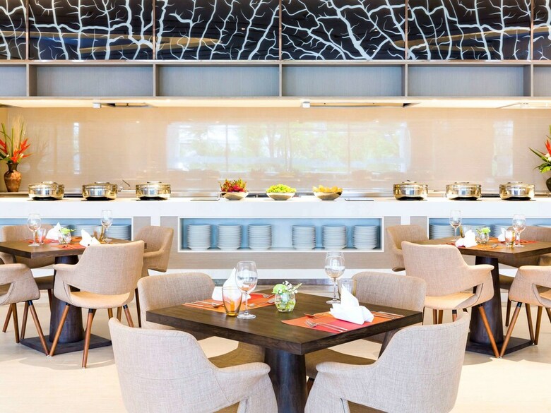 Novotel Phuket City Phokeethra Hotel