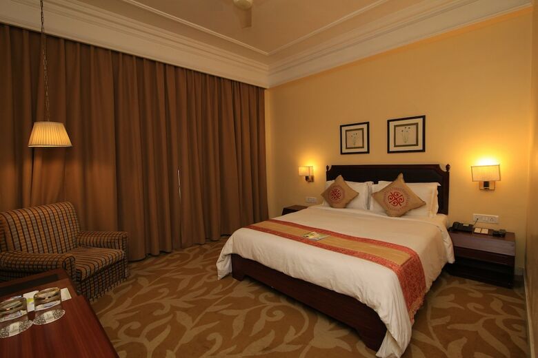 Dynasty Hotel