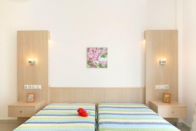 Apartamentos Aptera Paradise