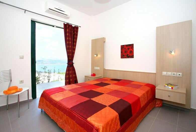 Apartamentos Aptera Paradise