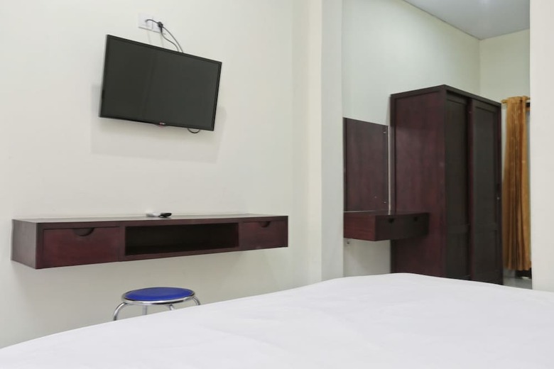 Hotel Reddoorz @ Benesari 2