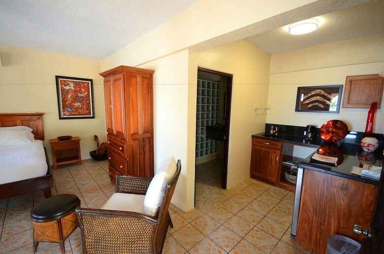 Hotel Mariposa Beach Resort